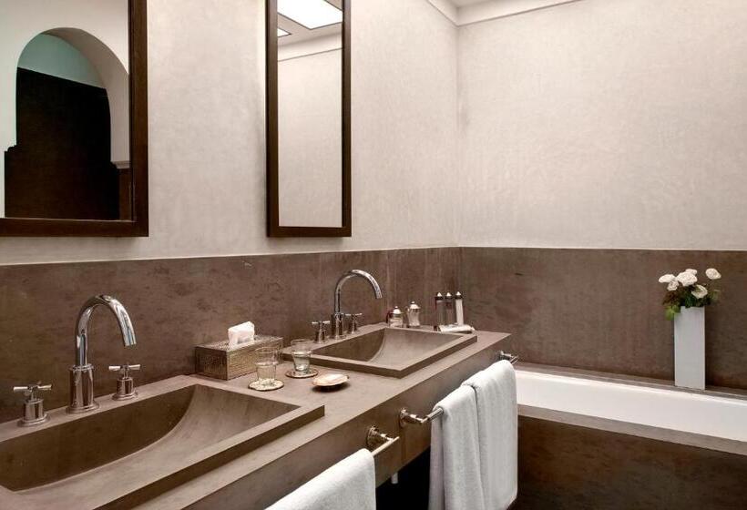 سوییت لوکس, Riad Antara