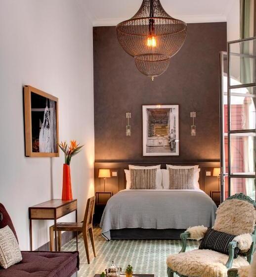 سوییت لوکس, Riad Antara