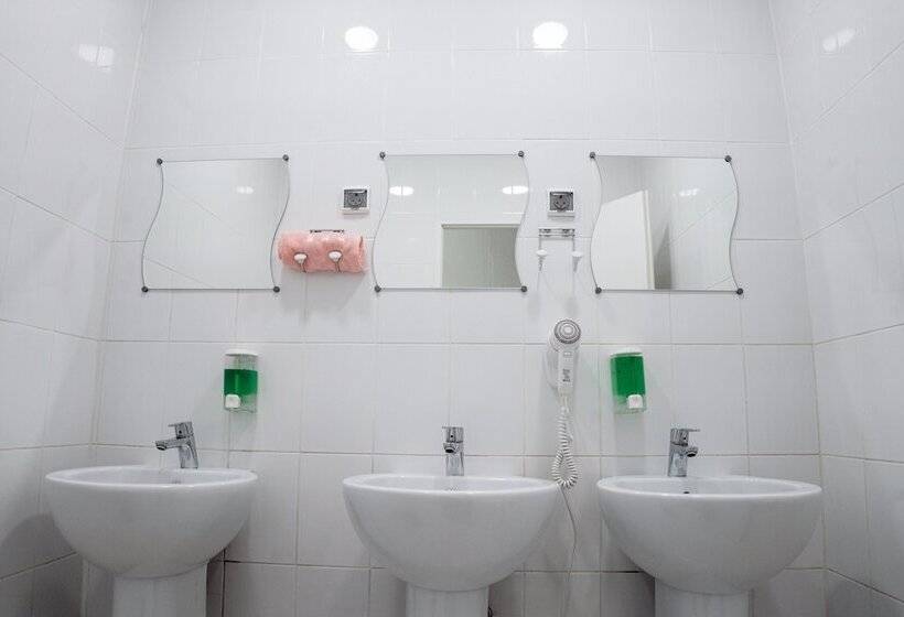 غرفة قياسية ذات أسقف منحدرة, White Hostel