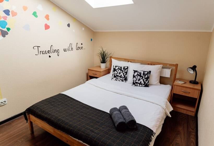 غرفة قياسية ذات أسقف منحدرة, White Hostel