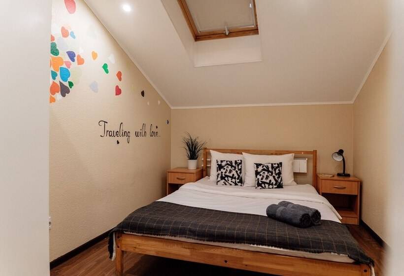 غرفة قياسية ذات أسقف منحدرة, White Hostel