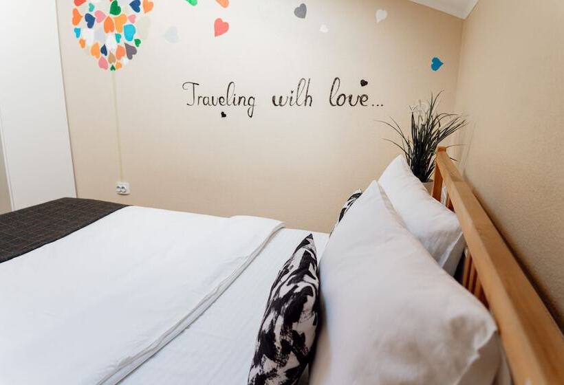 غرفة قياسية ذات أسقف منحدرة, White Hostel