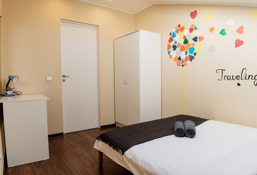 غرفة قياسية ذات أسقف منحدرة, White Hostel