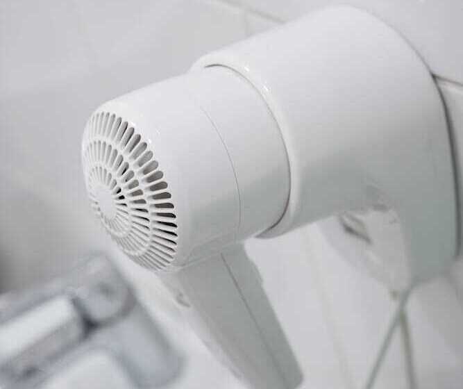 سرير فى غرفة مشتركه, White Hostel