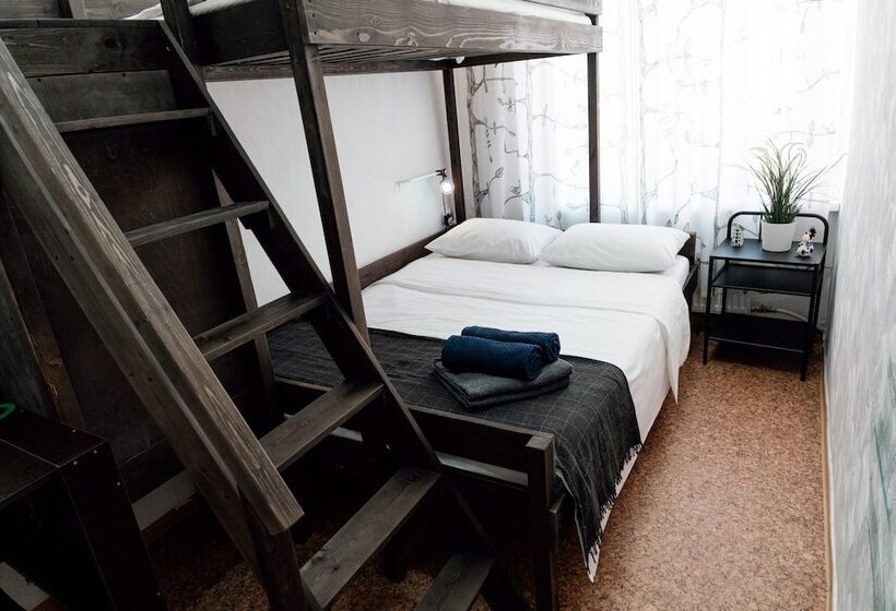 غرفة قياسية ثلاثية, White Hostel