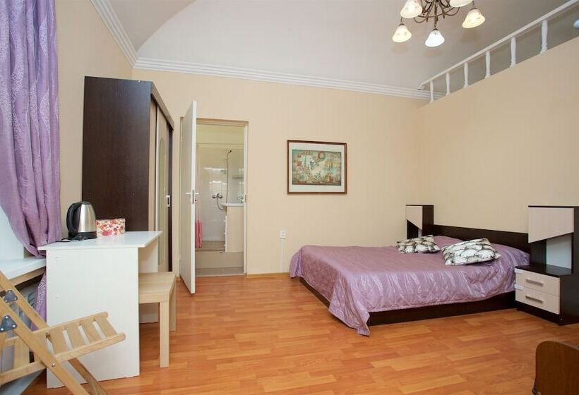 غرفة عائلية, White Hostel