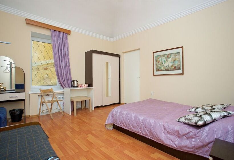 غرفة عائلية, White Hostel