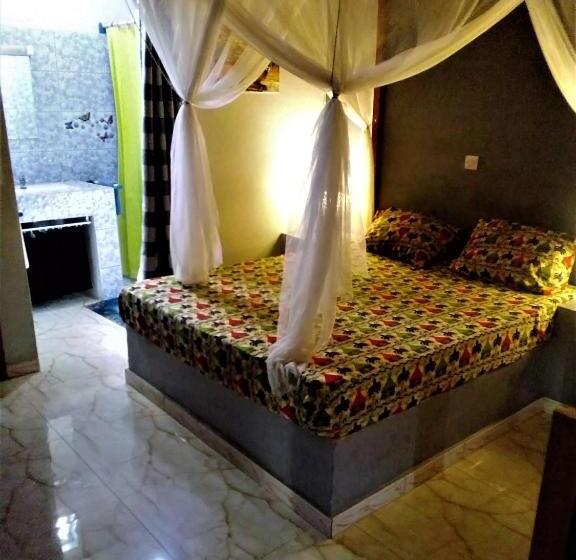 اتاق راحتی سه تخته, Le Chamama