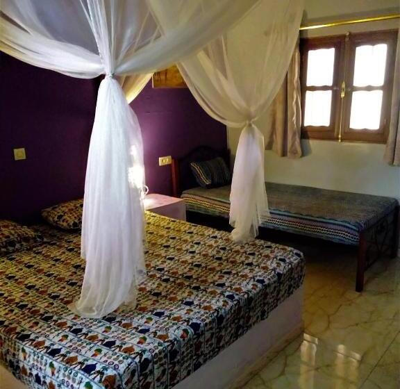 اتاق راحتی سه تخته, Le Chamama