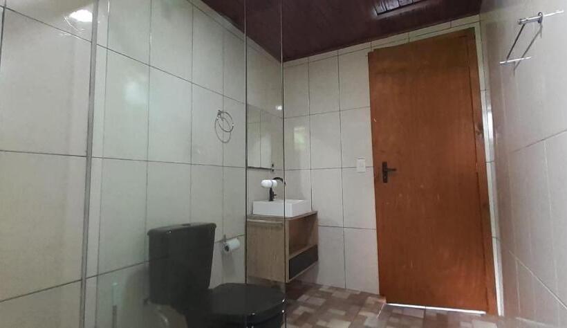 חדר קלאסי לארבעה, Refúgio Do Lago