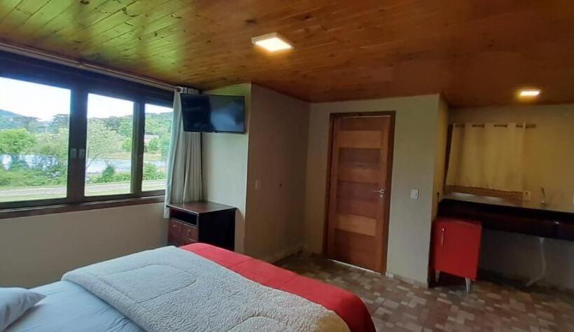 חדר קלאסי לארבעה, Refúgio Do Lago