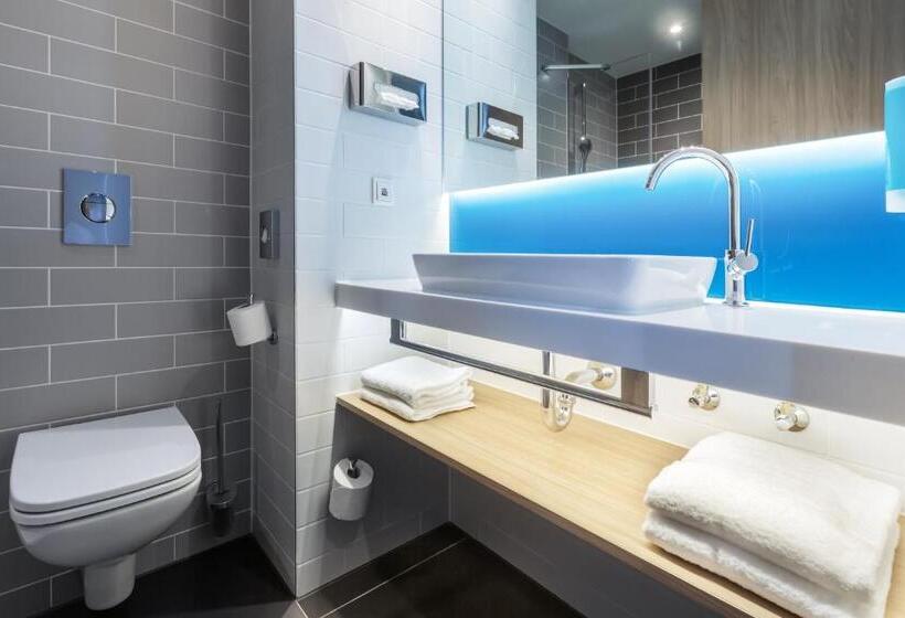 带特大床的标准间, Holiday Inn Express   Erlangen, An Ihg