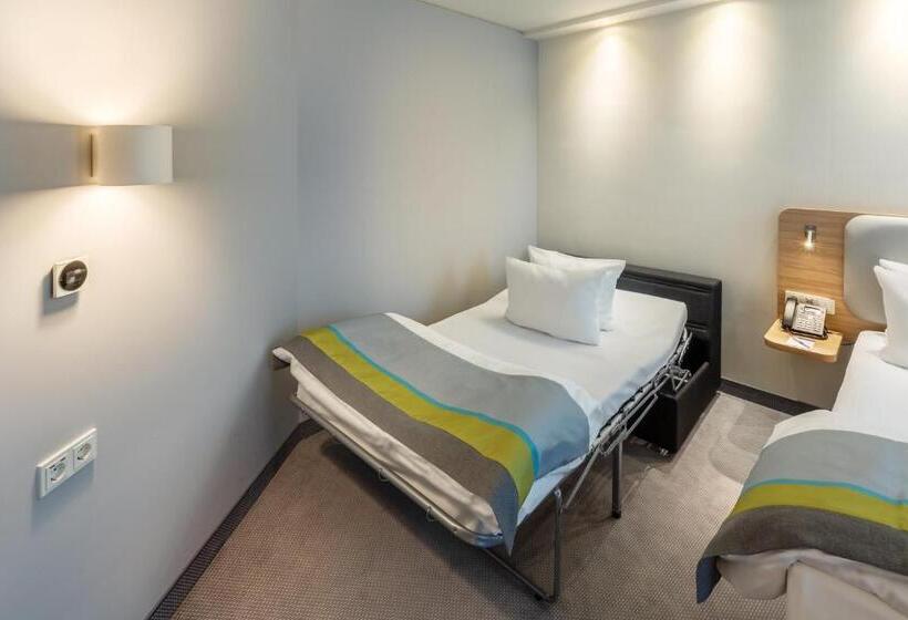 带特大床的标准间, Holiday Inn Express   Erlangen, An Ihg