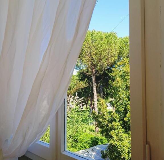 اتاق خانوادگی, Beeliving Room&breakfast