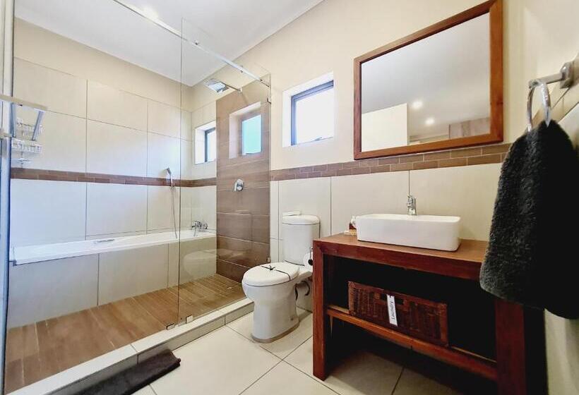 חדר סטנדרט, The Hank Bethlehem Pty Ltd