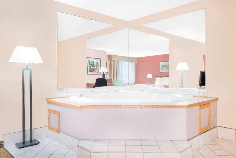 إستوديو ديلوكس, Baymont By Wyndham Springfield South Hwy 65