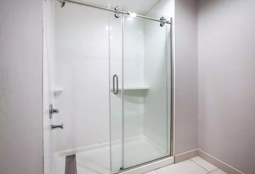 استودیوی استاندارد, Baymont By Wyndham Traverse City