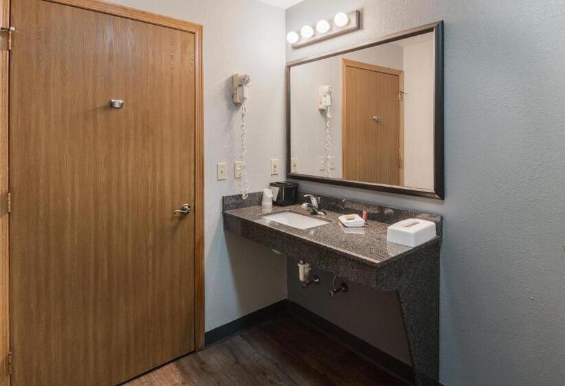 اتاق استاندارد با تخت بزرگ برای معلولان, Quality Inn