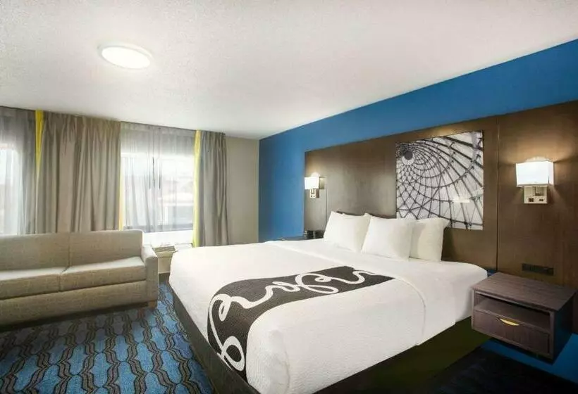 اتاق اجرایی با تخت بزرگ, La Quinta Inn By Wyndham St. Louis Hazelwood  Airport North