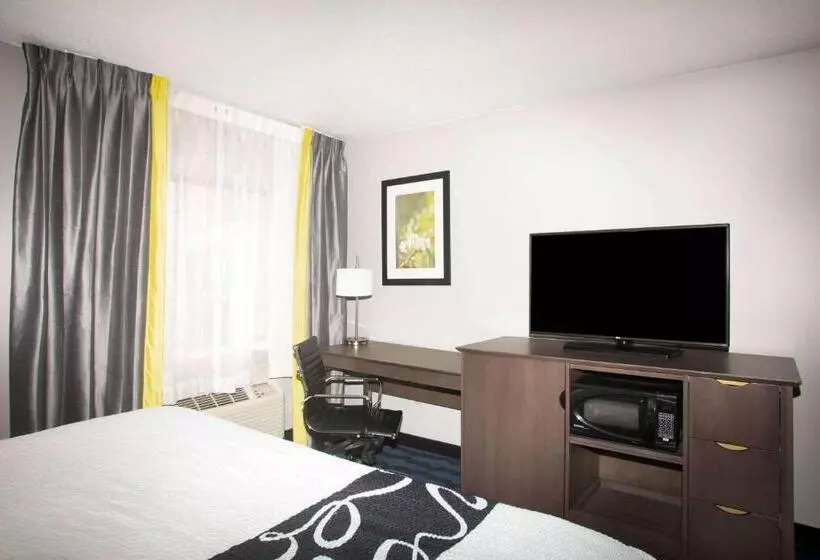 اتاق لوکس با تخت بزرگ, La Quinta Inn By Wyndham St. Louis Hazelwood  Airport North
