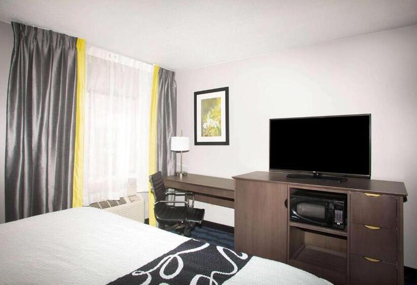 חדר דלוקס מותאם לאנשים עם מוגבלויות, La Quinta Inn By Wyndham St. Louis Hazelwood  Airport North