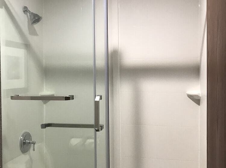 חדר דלוקס, La Quinta Inn By Wyndham St. Louis Hazelwood  Airport North