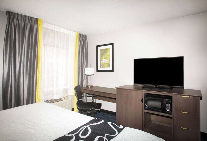 חדר דלוקס מותאם לאנשים עם מוגבלויות, La Quinta Inn By Wyndham St. Louis Hazelwood  Airport North