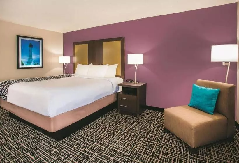 身障者適用キングサイズベッドルーム, La Quinta By Wyndham Cincinnati Ne   Mason