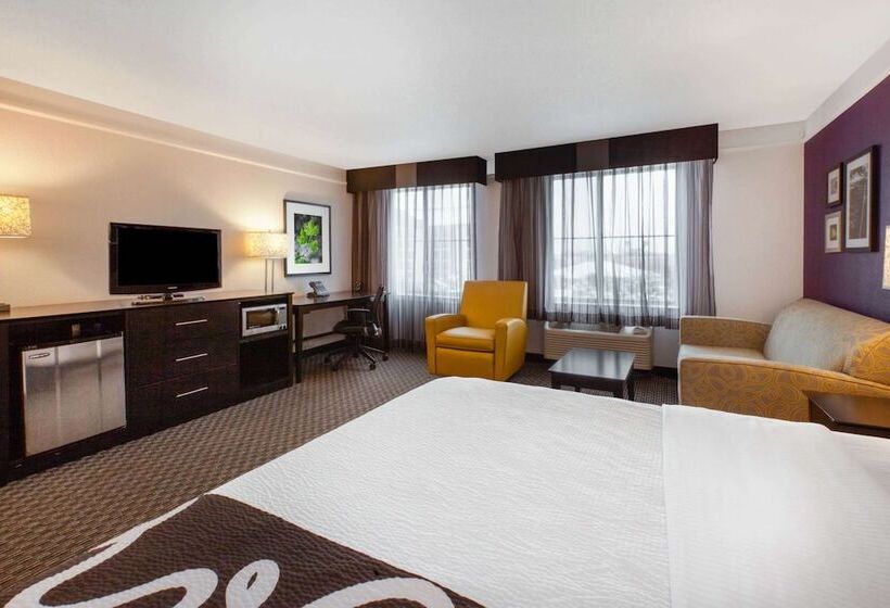 Номер Deluxe, La Quinta By Wyndham Detroit Utica