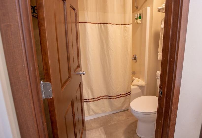 جناح, Parkwood Lodge