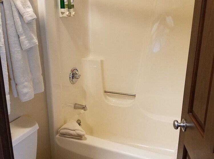 جناح, Parkwood Lodge