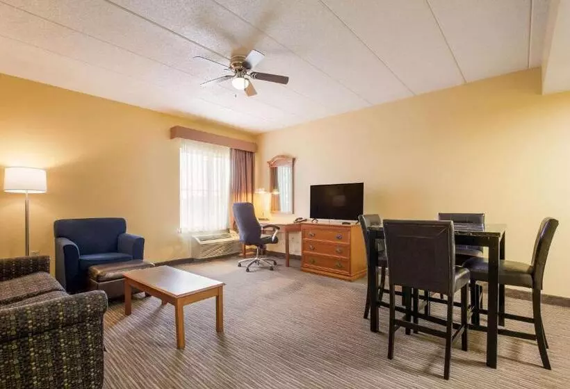 デラックススタジオ, Quality Inn & Suites Cvg Airport