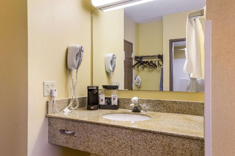 اتاق استاندارد با تخت بزرگ, Quality Inn & Suites Cvg Airport