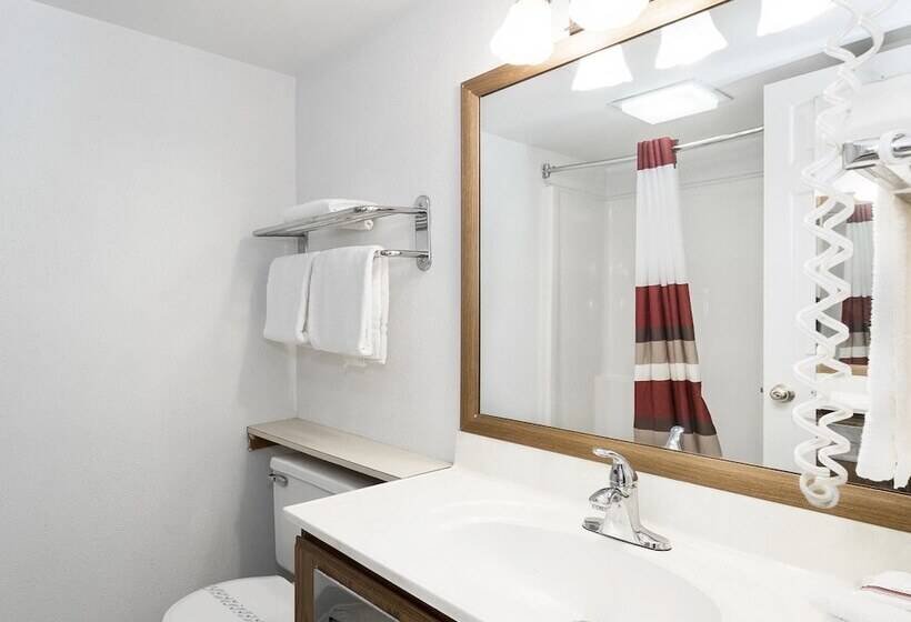 غرفة ديلوكس, Red Roof Inn Uhrichsville