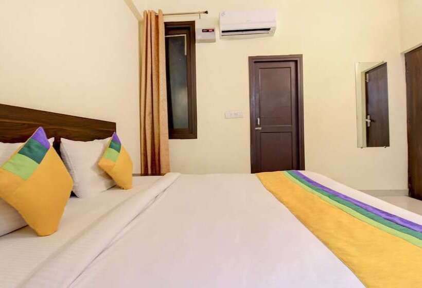 Standard Room, Itsy Hotels Royal Monarch