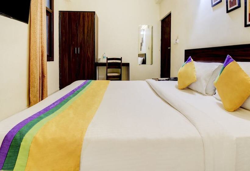 Standard Room, Itsy Hotels Royal Monarch