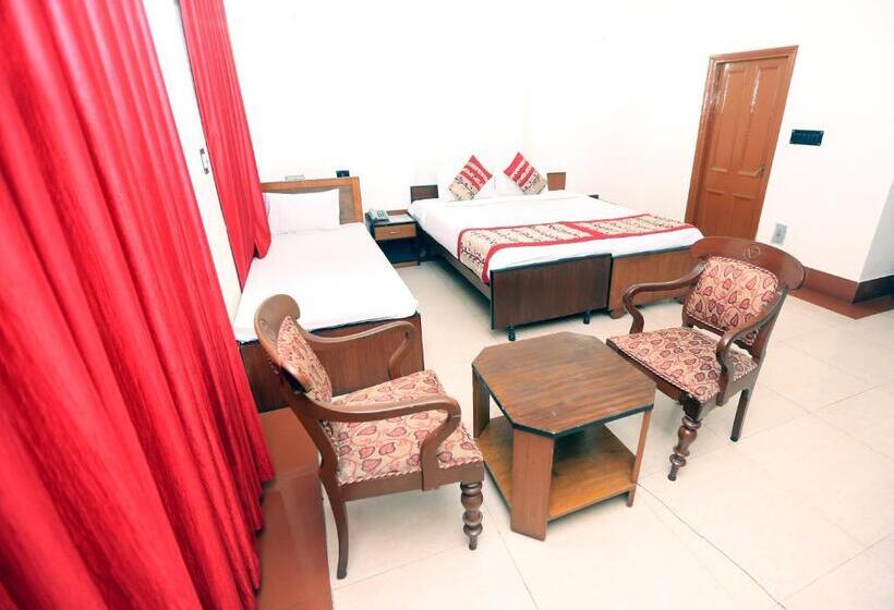 Economy Triple Room, Ymca Seacom Inn