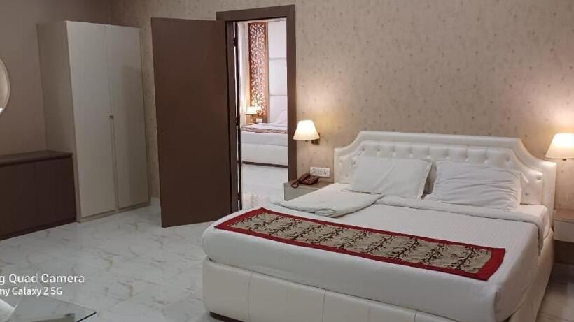 سوییت جونیور لوکس, Ymca Seacom Inn