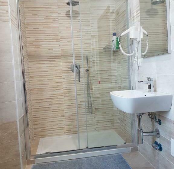 غرفة قياسية ثلاثية, Oregon