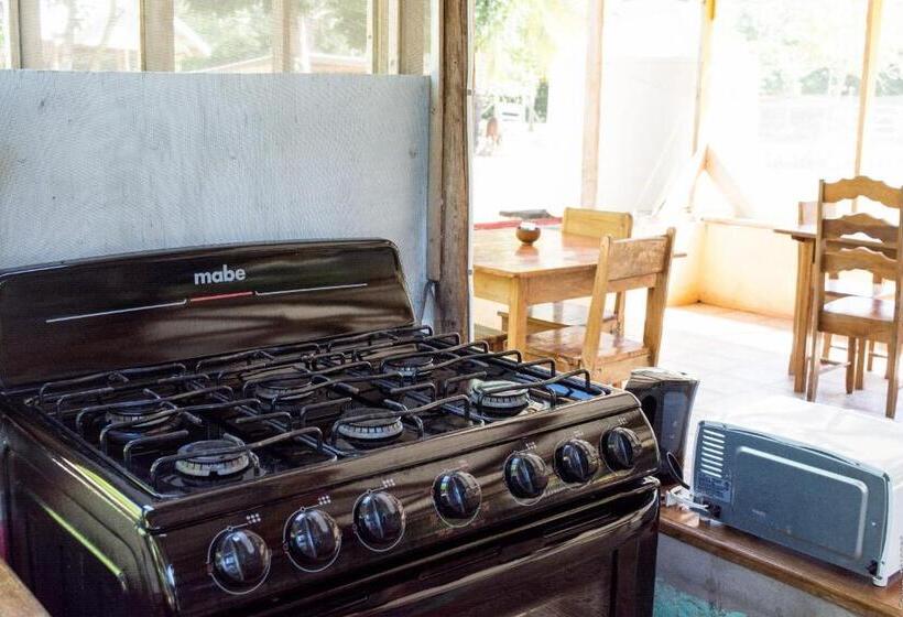 بنگله خانوادگی, Horse Cottage