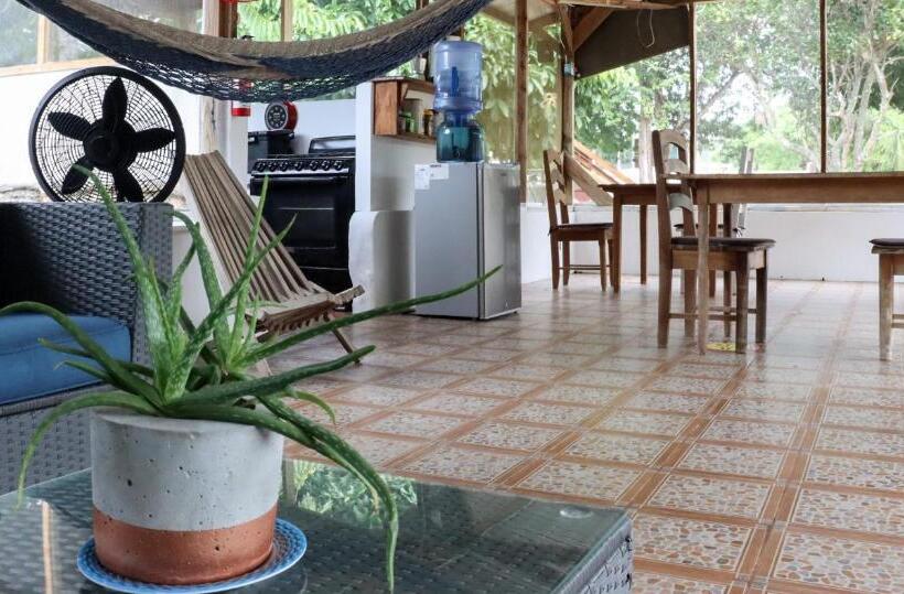 ویلای استاندارد با چشمانداز باغ, Horse Cottage