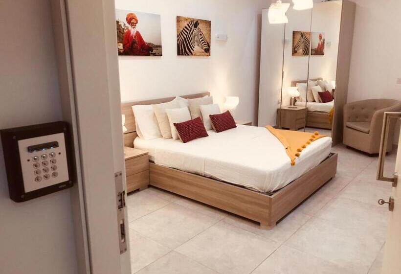 اتاق لوکس با بالکن, La 88 Boutique