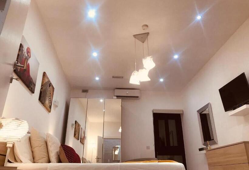 اتاق لوکس با بالکن, La 88 Boutique