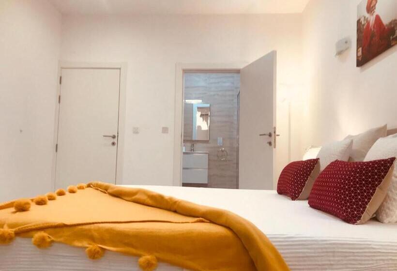 اتاق لوکس با بالکن, La 88 Boutique