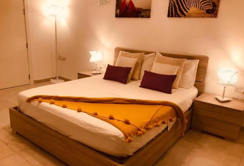 اتاق لوکس با بالکن, La 88 Boutique