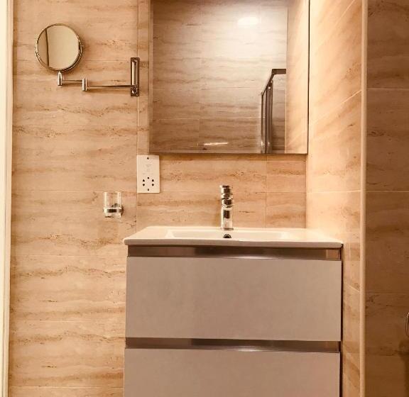 استودیوی استاندارد, La 88 Boutique