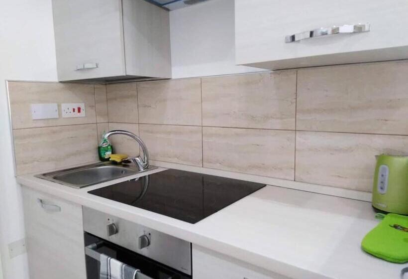 استودیوی استاندارد, La 88 Boutique