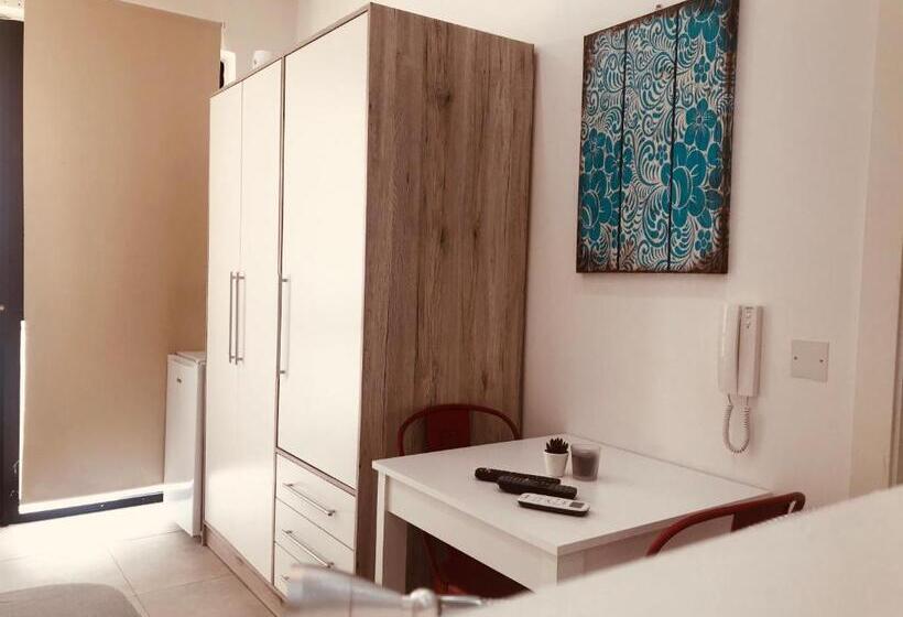 استودیوی استاندارد, La 88 Boutique