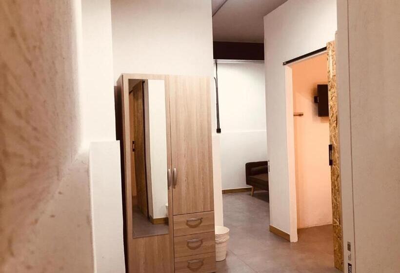 اتاق استاندارد سه نفره, La 88 Boutique