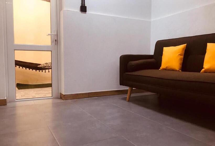 اتاق استاندارد سه نفره, La 88 Boutique